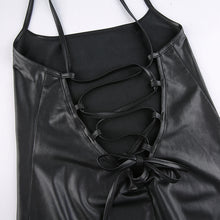 Vestido Mini Feminino em Couro Sintético Preto com Decote Quadrado | Bella Stilo