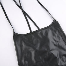 Vestido Mini Feminino em Couro Sintético Preto com Decote Quadrado | Bella Stilo